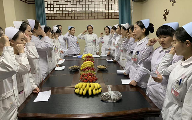 【5.12护士节】XK星空·（中国）集团,举办茶话会白衣天使受表彰(图2)